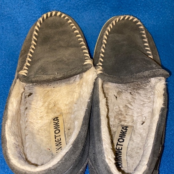 Ladies size 9 Minnetonka house slippers - Picture 3 of 4